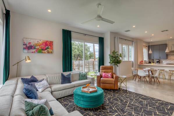 House, Multiple Beds, Patio, Garden View (Austin Retreat) | Living area