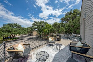 BBQ/picnic Area - 2 Homes in 1! Centrally Located Near Soco (Austin)