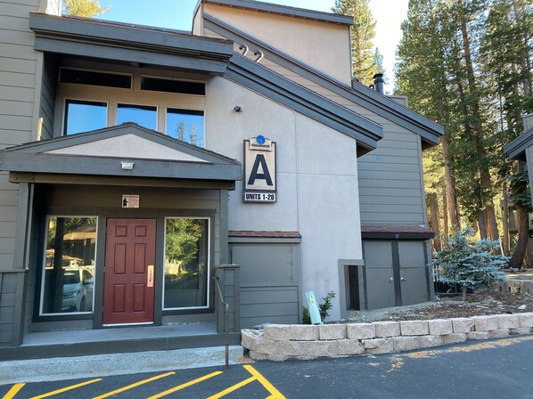 Exterior detail - Chamonix Retreat - Nearby Outdoor Activities! (Mammoth Lakes)