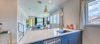 Contemporary Home Centrally Located Near Soco & DT