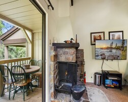 Townhome, 2 Queen Beds, Balcony, Mountain View (Cozy Retreat at the Kingswood Village) | Interior