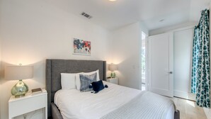 House, Multiple Beds, Kitchen, Garden View (Austin Retreat - Unit B) | 2 bedrooms, free WiFi, individually decorated, individually furnished - Conveniently Located Upstairs Deck BBQ (Austin)