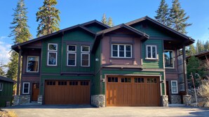 Unclassified image, 4 of 51, button - Red Slate Canyon - Modern 2-story Condo (Mammoth Lakes)