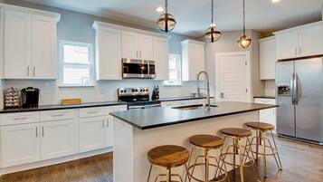 House, Multiple Beds, Balcony | Private kitchen | Fridge, microwave, oven, stovetop