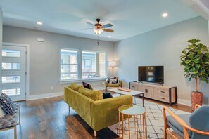 House, Multiple Beds, Balcony | Living room