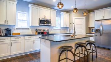 House, Multiple Beds, Balcony | Private kitchen