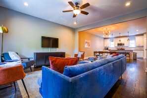 House, Multiple Beds, Balcony | Living room