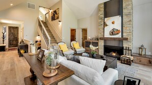 Casa, várias camas, sacada, vista para a montanha (Grandview Manor) | Sala de estar