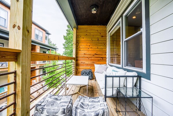 Casa, varias camas, balcón | Balcón