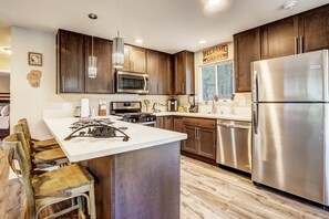 House, Multiple Beds, Balcony, Mountain View | Private kitchen