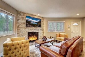 House, Multiple Beds, Balcony, Mountain View | Living room