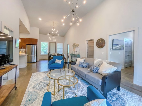 House, Multiple Beds, Balcony | Living area | TV