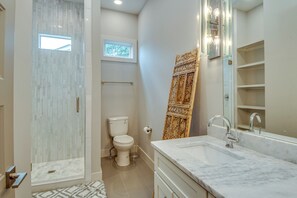Ferienhaus, Mehrere Betten, Balkon | Badezimmer