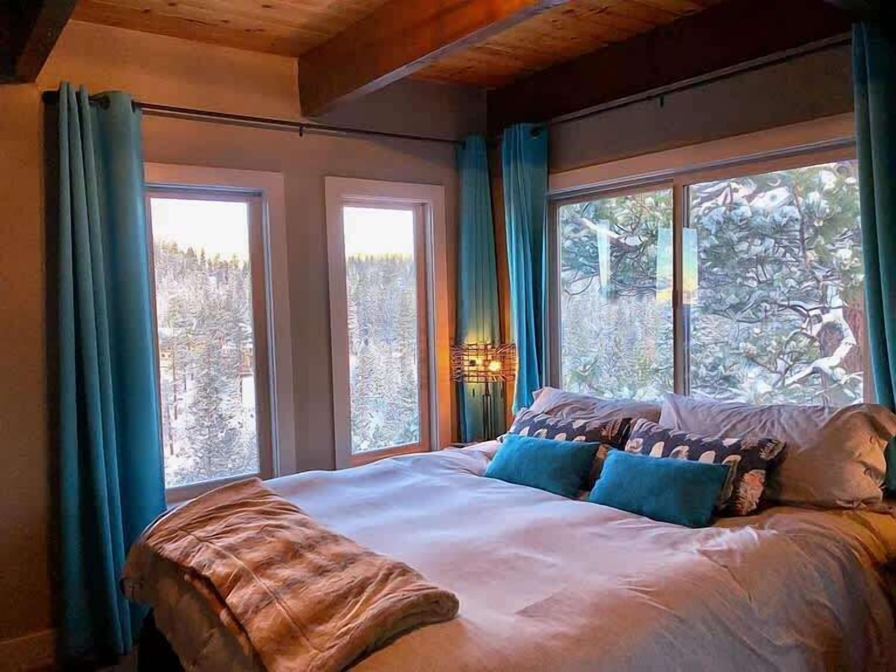 House, Multiple Beds, Balcony, Mountain View (Heaven's Nest) | 3 bedrooms, individually decorated, individually furnished, desk