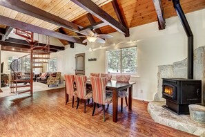 獨棟房屋, 多張床, 庭院, 山景 (Stout House Cabin) | 住宿內部