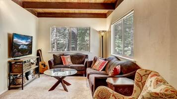 House, Multiple Beds, Patio, Mountain View (Stout House Cabin) | Living area | 42-inch flat-screen TV with digital channels, fireplace