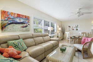 Villa, Multiple Beds, Private Pool, Pool View | Living room