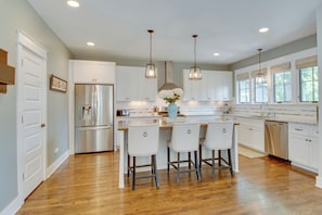 House, Multiple Beds, Kitchen, Garden View | Private kitchen | Fridge, microwave, oven, stovetop