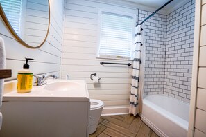 Ferienhaus, Mehrere Betten, Küche | Badezimmer