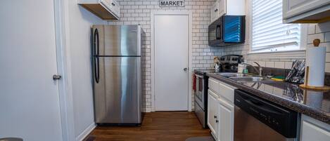 Casa, varias camas, cocina | Cocina privada | Refrigerador, microondas, horno y parrilla de estufa