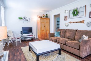 Casa, varias camas, cocina | Sala de estar | Televisión de 40 pulgadas con canales por cable