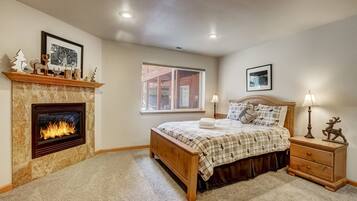 House, Multiple Beds, Hot Tub, Mountain View (Montgomery Estates Bliss) | 4 bedrooms, individually decorated, individually furnished, desk