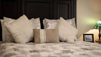 4 bedrooms, individually decorated, individually furnished, desk