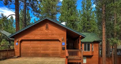 Montgomery Estates Bliss - Hot Tub, Pets, Family Fun!
