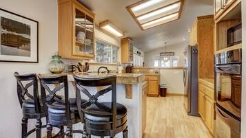 House, Multiple Beds, Hot Tub, Mountain View (Montgomery Estates Bliss) | Private kitchen | Fridge, microwave, oven, stovetop