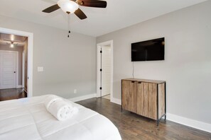House, Multiple Beds, Balcony | 3 bedrooms, free WiFi, bed sheets - Nashville Chic (Nashville)