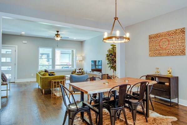 House, Multiple Beds, Balcony | Private kitchen | Fridge, microwave, oven, stovetop