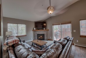 Condo, 2 Queen Beds, Hot Tub, Mountain View | Living room - Revette Retreat (Breckenridge)