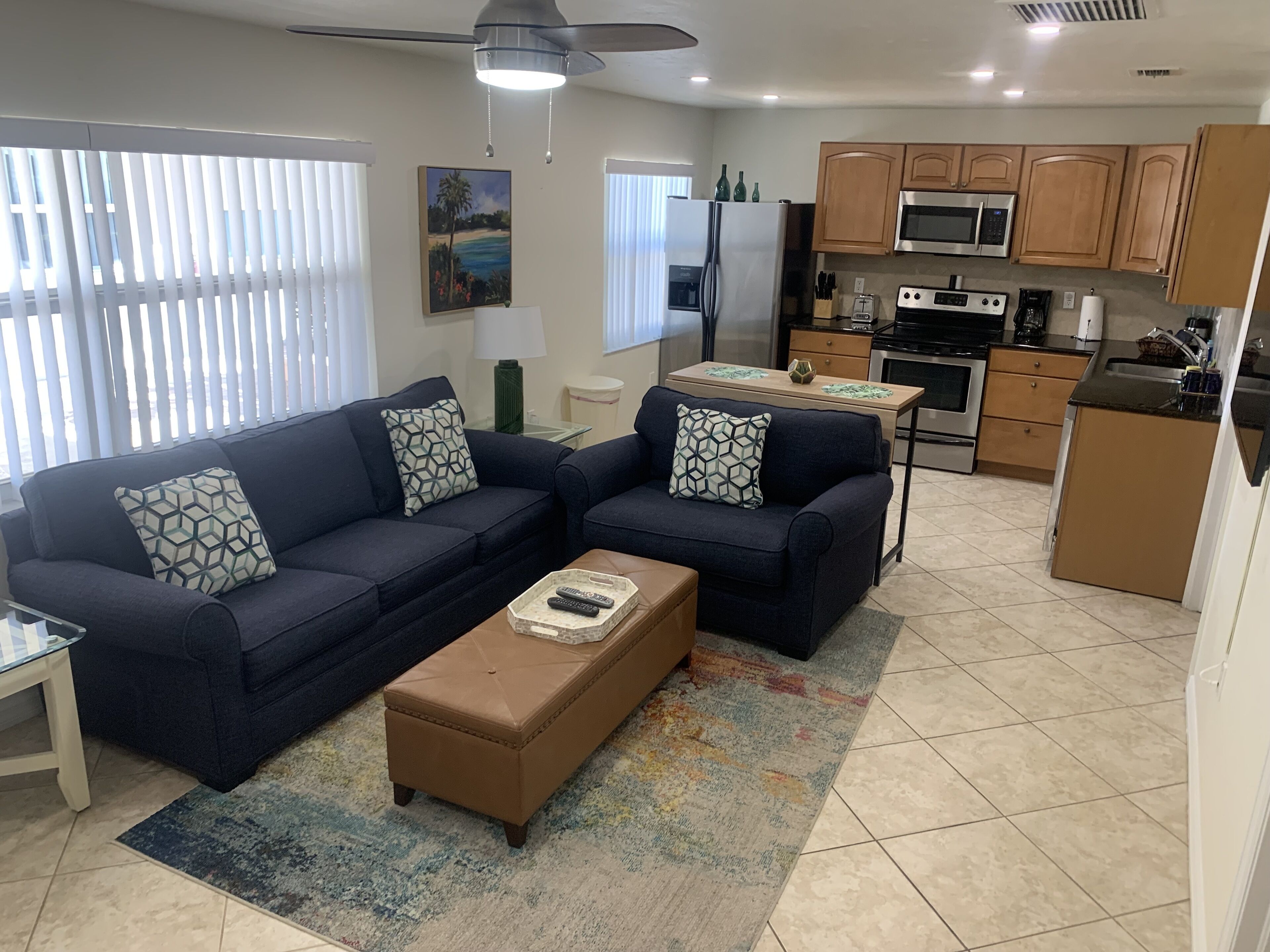 Apartment, Multiple Beds, Patio | Living room | 40-inch TV with cable channels