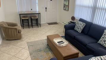 Apartment, Multiple Beds, Patio | Living room | 40-inch TV with cable channels