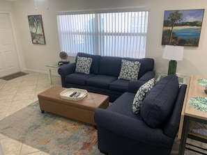 Apartment, Multiple Beds, Patio | Living room