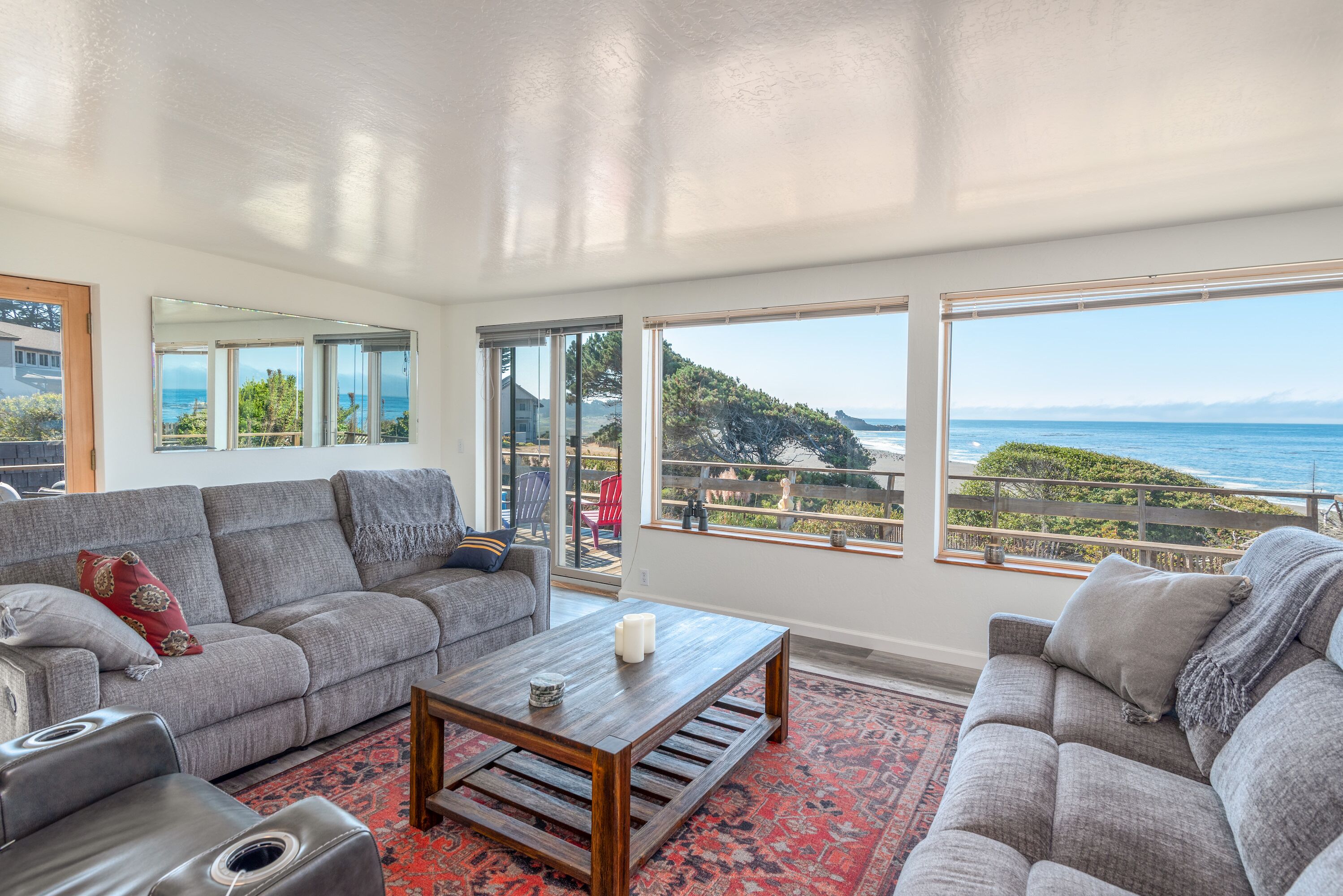 House, Multiple Beds, Balcony, Ocean View | Living room | 40-inch TV with digital channels, fireplace