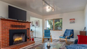 House, Multiple Beds, Balcony, Ocean View | Living room | 40-inch TV with digital channels, fireplace - Ocean Bungalow (Gualala)