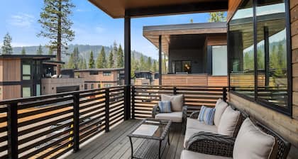 Enjoy Paradise Hot Tub, Bike & Beach Equipment!