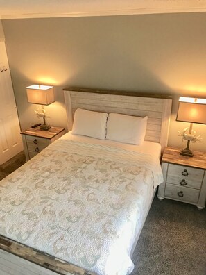 2 室のベッドルーム、アイロン / アイロン台、WiFi (無料)、ベッドシーツ