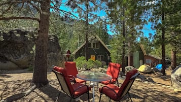 House, Multiple Beds, Hot Tub, Mountain View (Rustic Haven) | Outdoor dining