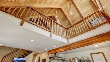 House, Multiple Beds, Hot Tub, Mountain View (Rustic Haven) | Interior