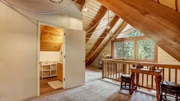 House, Multiple Beds, Hot Tub, Mountain View (Rustic Haven) | Interior