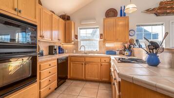 House, Multiple Beds, Balcony, Ocean View | Private kitchen | Fridge, microwave, oven, stovetop