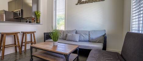 Lägenhet - flera sängar - kök | Vardagsrum | 40-tums tv med kabelkanaler