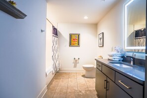 Condo, Multiple Beds, Kitchen | Bathroom