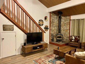 Condo, Multiple Beds, Fireplace, Mountain View (Sierra Manors #098) | Living room | Fireplace