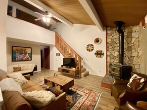Condo, Multiple Beds, Fireplace, Mountain View (Sierra Manors #098) | Living room | Fireplace