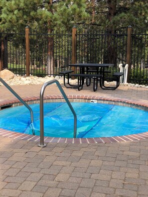 مغطس سبا خارجي