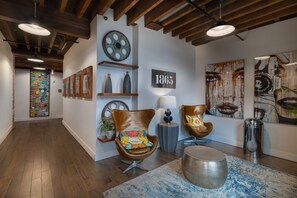 المنشأة من الداخل