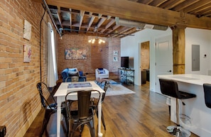 House, 1 Queen Bed with Sofa bed, Fireplace | Private kitchen | Fridge, microwave, oven, stovetop